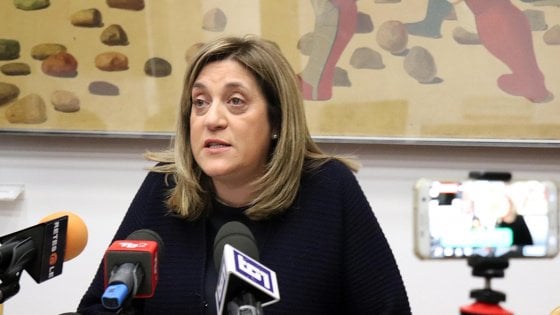 Umbria, nel caos dei concorsi pubblici pilotati si dimette la presidente della Regione Catiuscia Marini