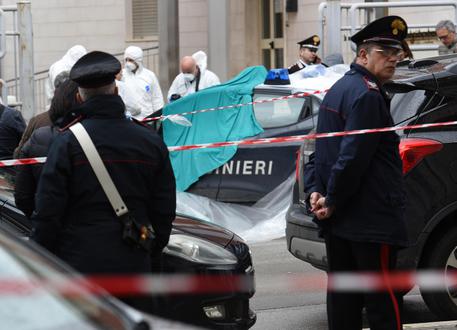 Sparatoria nel foggiano, morto un carabiniere mentre un altro è rimasto ferito Sparatoria nel foggiano, morto un carabiniere mentre un altro è rimasto ferito