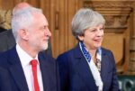 Brexit, ancora scontri tra Theresa May e Jeremy Corbyn. Intanto la maggioranza boccia il no deal