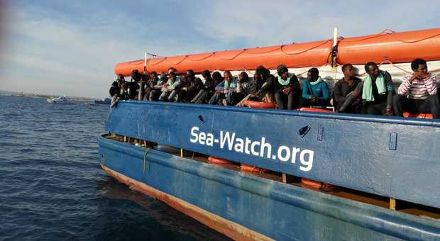 Lampedusa, il comandante della Sea Watch è indagato dalla Procura di Agrigento Lampedusa, il comandante della Sea Watch è indagato dalla Procura di Agrigento