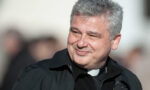 Il Vaticano dalla parte di Krajewski ma il cardinale ha oltrepassato la legge
