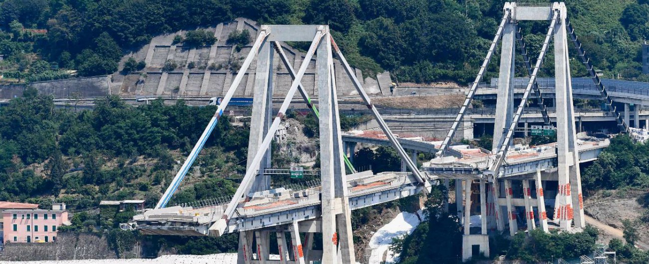 Genova, il ponte Morandi non esiste più Genova, il ponte Morandi non esiste più