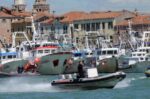Venezia, cade in mare. Disperso un uomo
