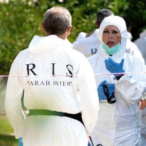 Bologna, corpo carbonizzato trovato in un casolare andato a fuoco Bologna, corpo carbonizzato trovato in un casolare andato a fuoco