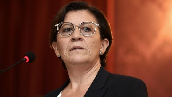Alloggio militare, l’ex ministro Trenta si arrende: “Mio marito rinuncia alla casa. Traslocheremo”