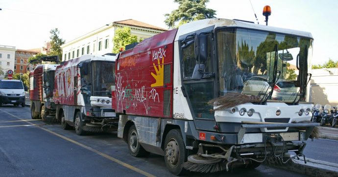 Roma, mezzo Ama investe un pedone. E’ morto