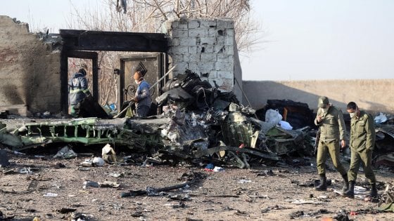 Iran, precipita un aereo ucraino dopo il decollo. Nessun sopravvissuto