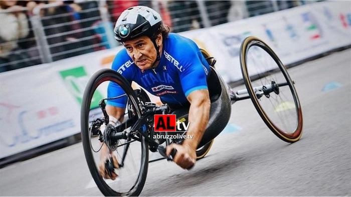 Alex Zanardi, ecco come sta l’ex pilota dopo che è stato trasferito al San Raffaele Alex Zanardi, ecco come sta l’ex pilota dopo che è stato trasferito al San Raffaele