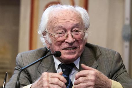 IL LUTTO Addio al giornalista e scrittore Arrigo Levi: aveva 94 anni