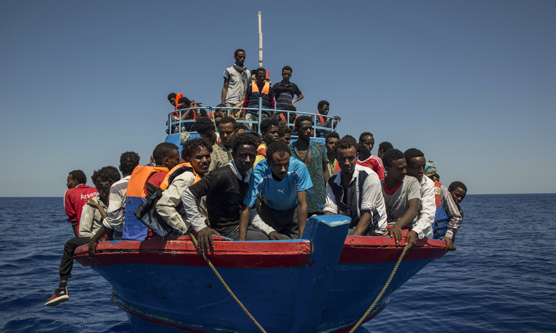 Lampedusa, 7 sbarchi in poche ore: sull’isola circa 400 migranti Lampedusa, 7 sbarchi in poche ore: sull’isola circa 400 migranti