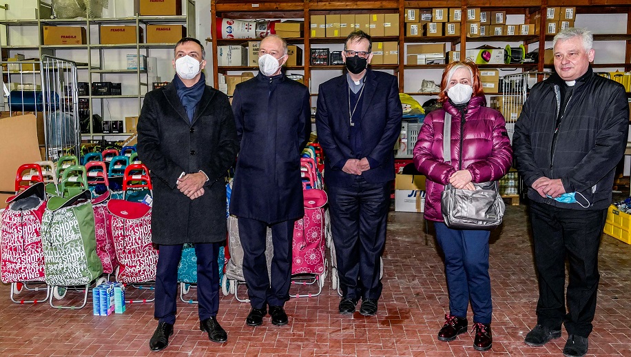 Emergenza freddo: Ordine Costantiniano ed Associazione Salvamamme insieme per i clochard assistiti dall’Elemosineria Apostolic