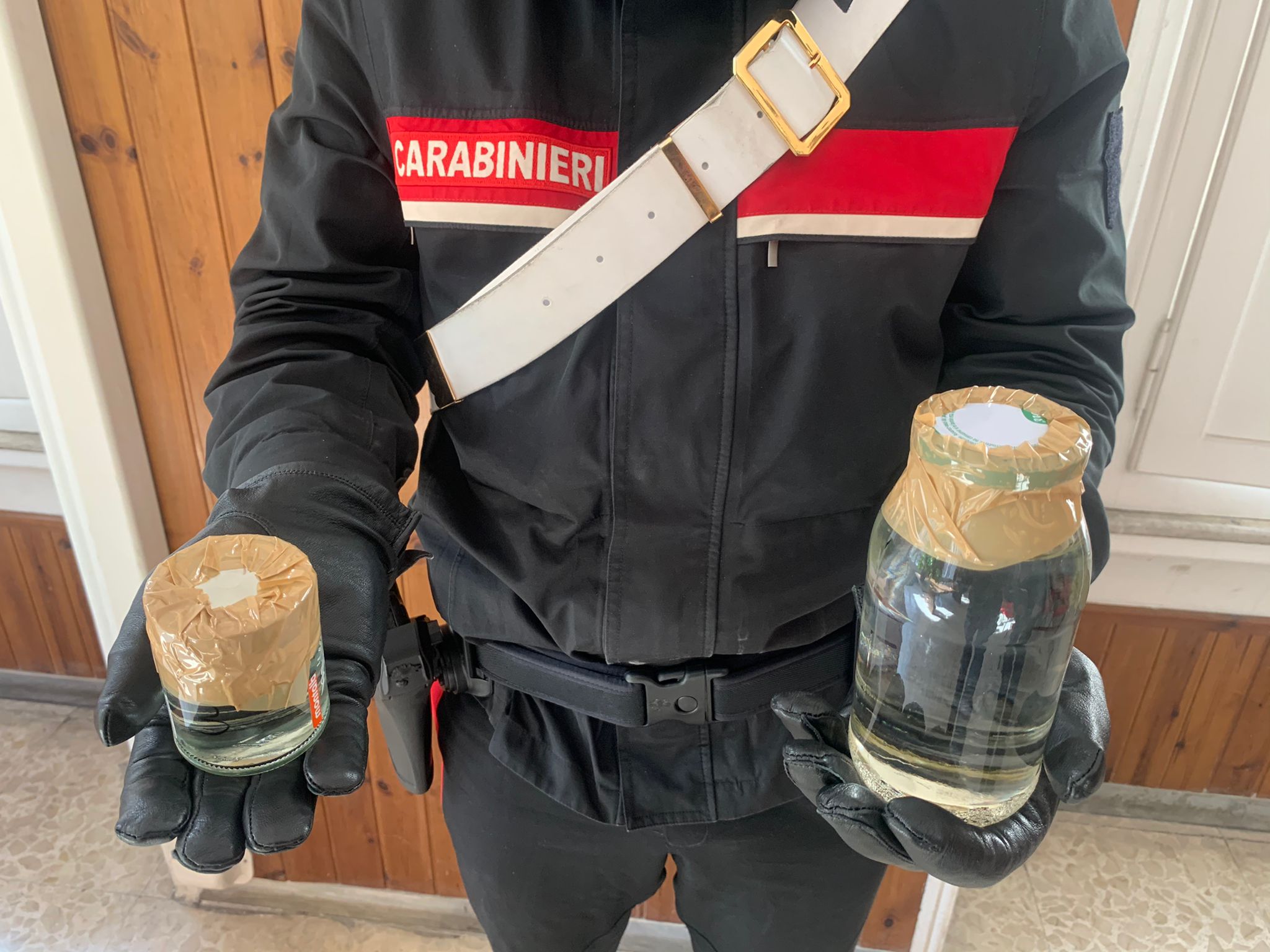 Roma, fermata dai Carabinieri mentre circolava sulla corsia preferenziale di corso rinascimento. In auto nascondeva cocaina, Shaboo e la ‘Droga dello stupro’