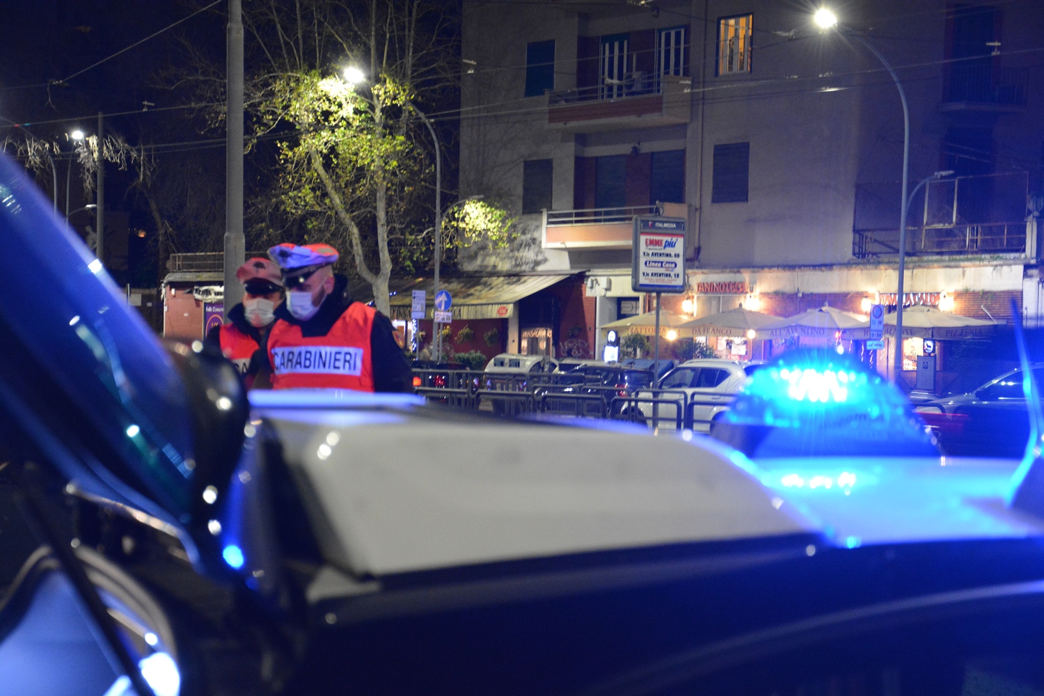 Ruba all’interno di un’auto e scappa  a bordo del tram. Arrestato 59enne