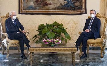 Draghi spacca il centrodestra ed è rivolta tra i moderati di Forza Italia