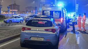 Aggredisce forze dell’ordine a coltellate: ucciso nella notte a Milano