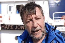 Ragusa, la Procura di Siracusa indaga sulla Mare Jonio di Luca Casarini: sarebbe stata pagata per trasbordo migranti