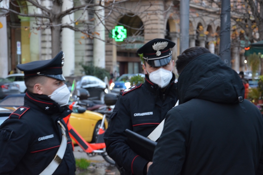 Roma, Piazza Vittorio Emanuele, ricettatore hi-tech denunciato dai Carabinieri