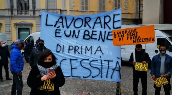 In tutta Italia la protesta degli ambulanti e dei commercianti “Fateci riaprire”