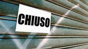 Oggi, saracinesche abbassate nei negozi dei centri commerciali di tutta Italia