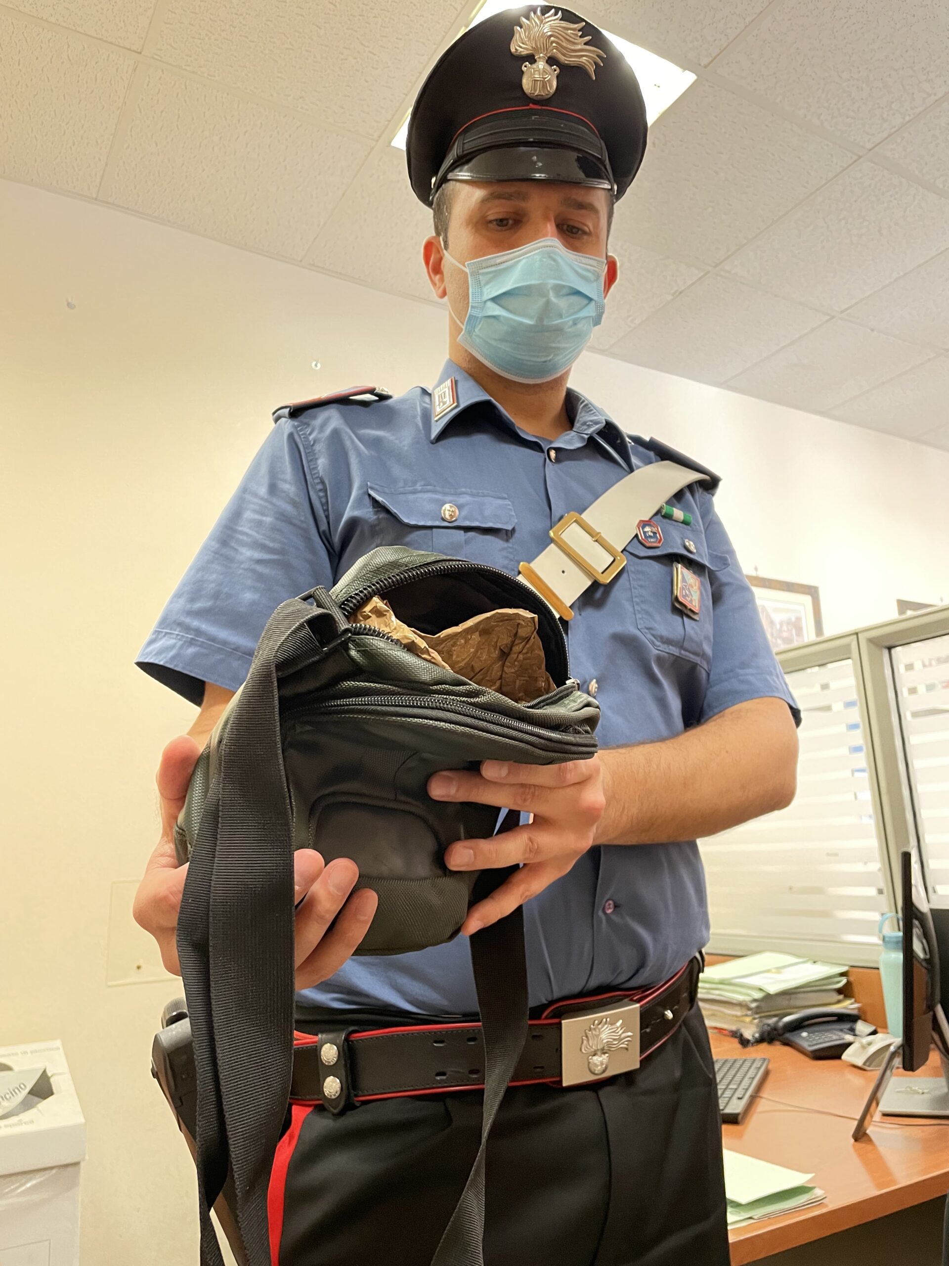 Roma, Centro Storico: fratelli-ladri in azione nelle boutique delle vie dello shopping Roma, Centro Storico: fratelli-ladri in azione nelle boutique delle vie dello shopping