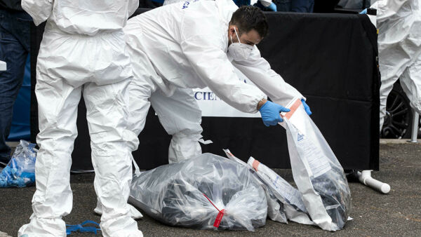 Quartiere Pietralata: trovato cadavere in una valigia. Gli agenti risalgono fino alla compagna della vittima, che si è disfatta del corpo.