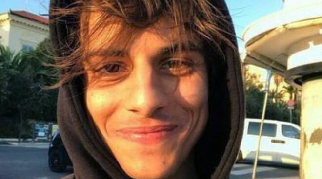 Aperto un fascicolo per omicidio colposo per la morte del cantante di Amici, Michele Merlo