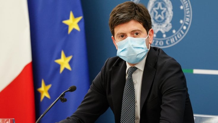 Da oggi niente più mascherine  all’aperto, ecco quando invece dovrà essere indossata