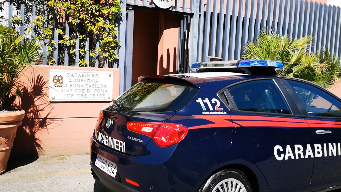“Vicini da incubo” Dal 2016 hanno vessato e molestato un’intera famiglia. Arrestati i due stalker