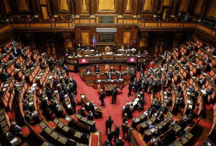 I 18 enni potranno votare anche il Senato, il sì alla riforma