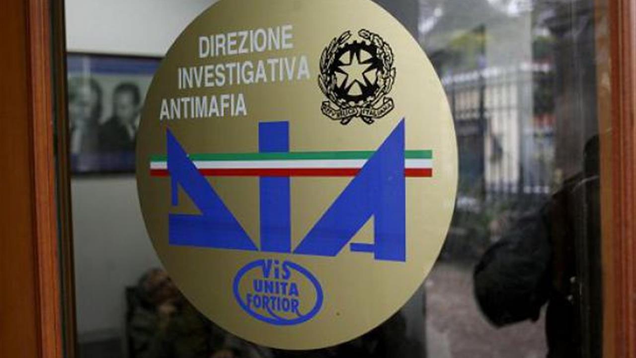 Tre arresti a Caserta: il clan dei Casalesi aveva il monopolio degli appalti Enel