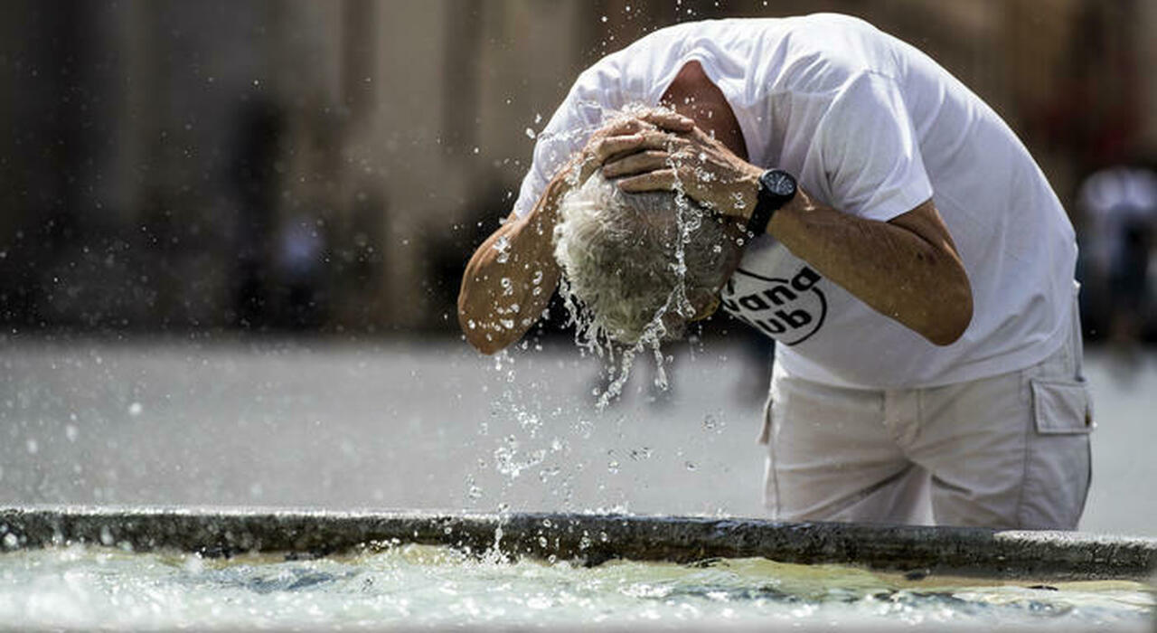 Meteo, bollino rosso per Siracusa, la città più calda d’Italia che sfiora i 48°