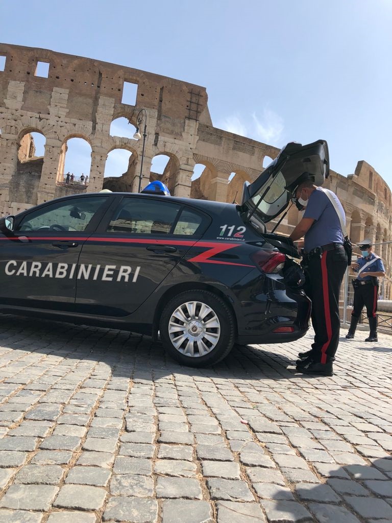 Roma – Denunciate dai Carabinieri due persone per combustione illecita di rifiuti Roma – Denunciate dai Carabinieri due persone per combustione illecita di rifiuti