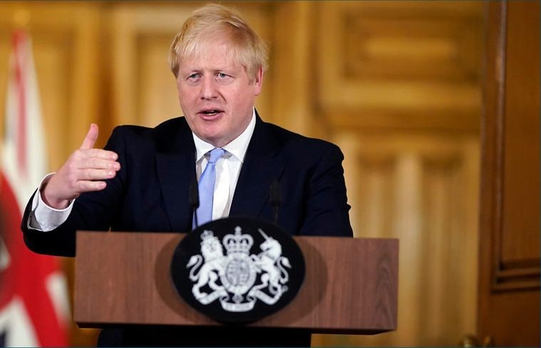Afghanistan: Boris Johnson chiederà agli USA di restare. E i talebani rispondono con minacce