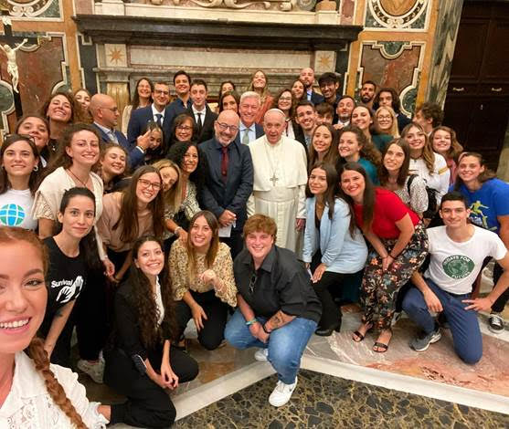 Incontro privato del Santo Padre con il Ministro Roberto Cingolani, una delegazione di 50 ragazzi dell’Earth Day, e i rappresentanti dell’Italia alla COP GIOVANI di Milano.