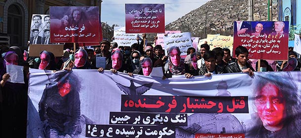 Afghanistan, la protesta delle donne bastonate dai talebani raggiunge Mazar-e-Sharif.