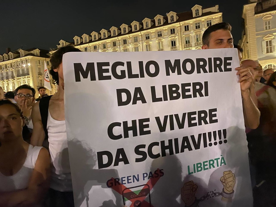 No al Green Pass: tensioni e scontri nelle piazze di Milano e Roma