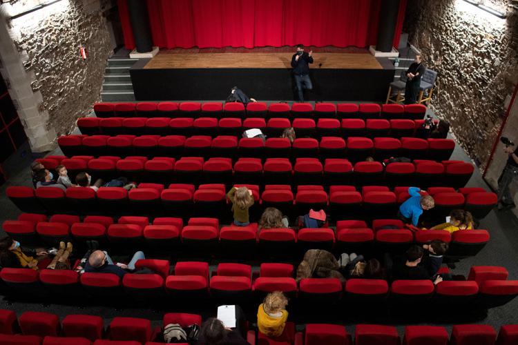Al via da oggi la riapertura di teatri, cinema, stadi e discoteche: ecco cosa cambia