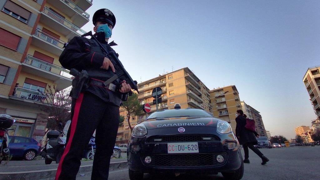 Con il pretesto di “Scusa sai l’ora”, venivano rapinate le persone in strada. Carabinieri arrestano 23enne gravemente indiziato di essere l’autore di 7 rapine