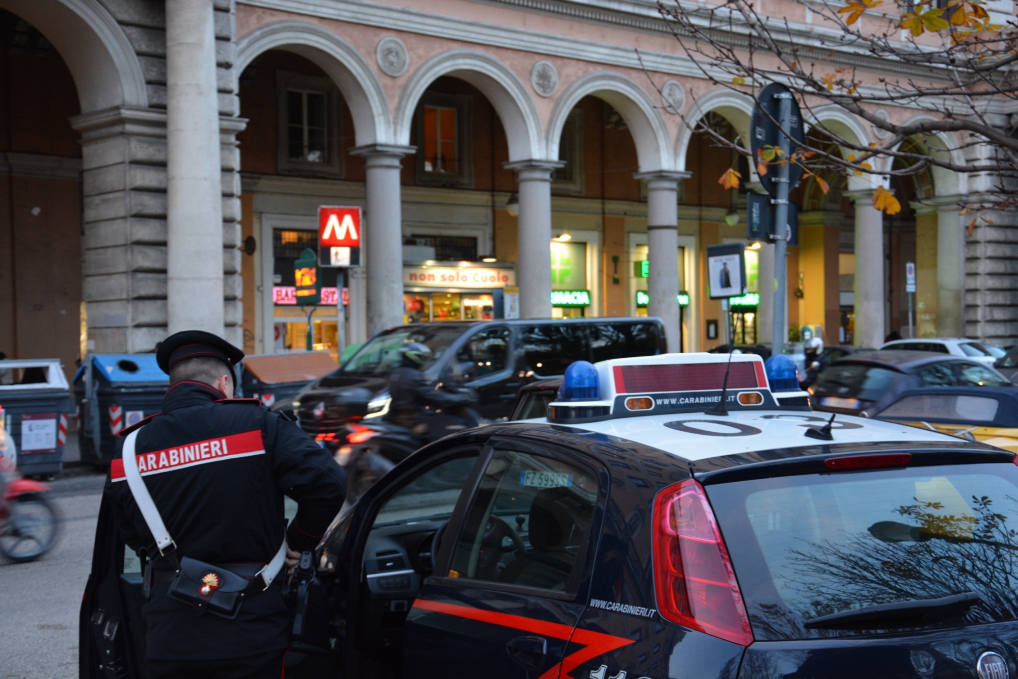 Roma – Furti in strada, in metropolitana e negli esercizi commerciali. Tre persone arrestate e altre due denunciate a piede libero grazie ai servizi preventivi “Antifurto” predisposti dai Carabinieri