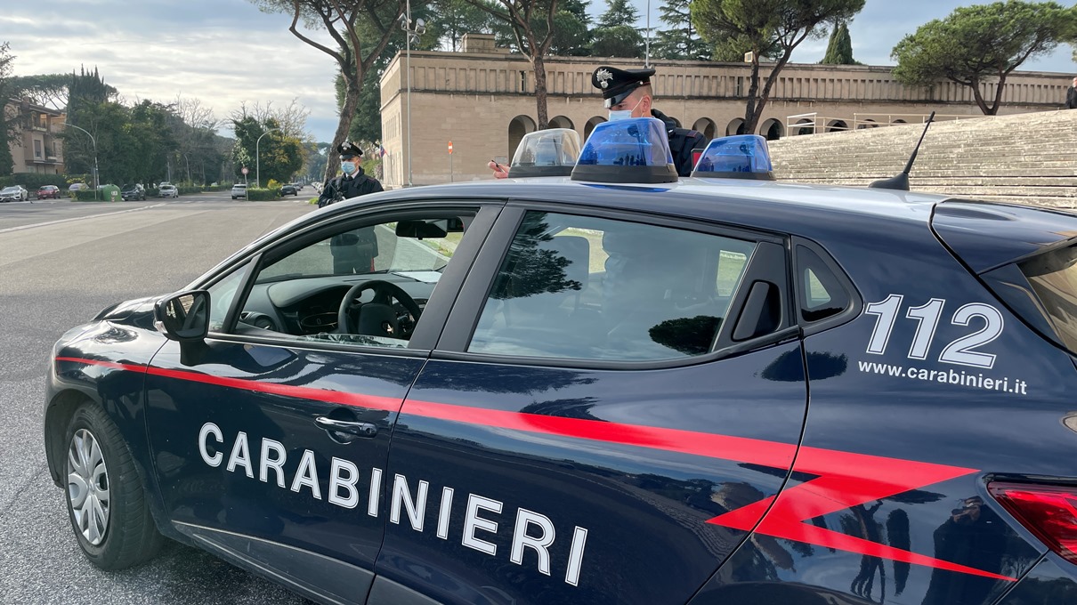 Gelosia – Ragazzo pestato di botte mentre passeggiava con una coetanea al laghetto dell’Eur