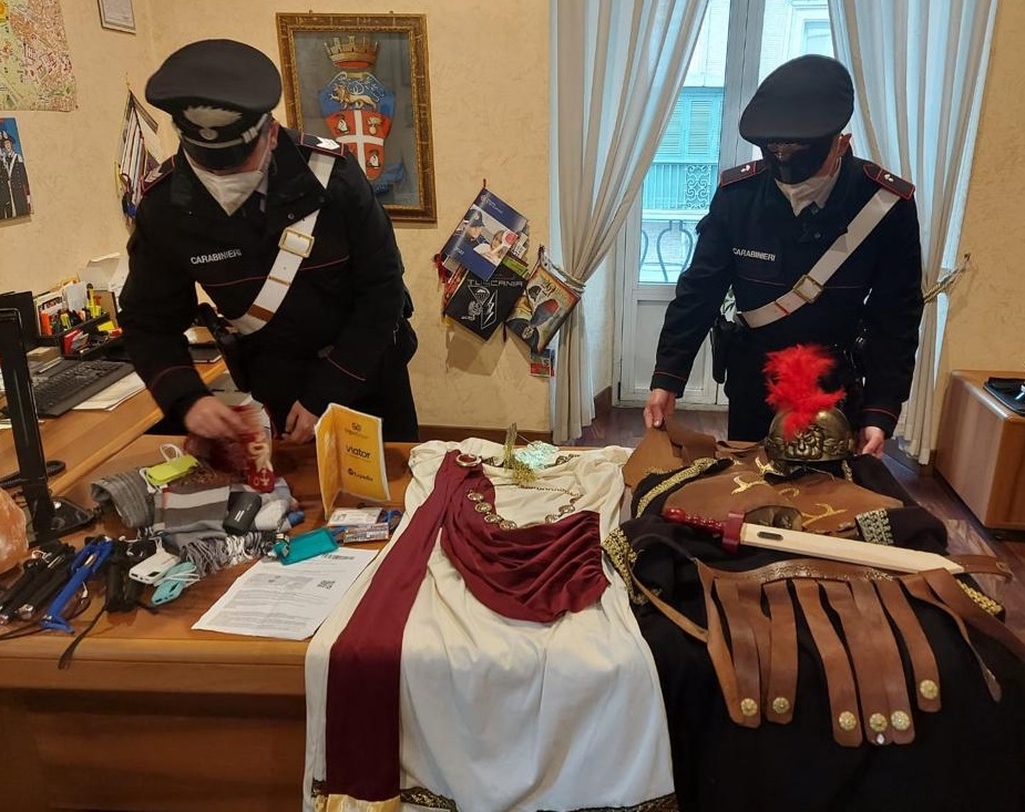 Roma – Denunciate dai Carabinieri due persone per combustione illecita di rifiuti.