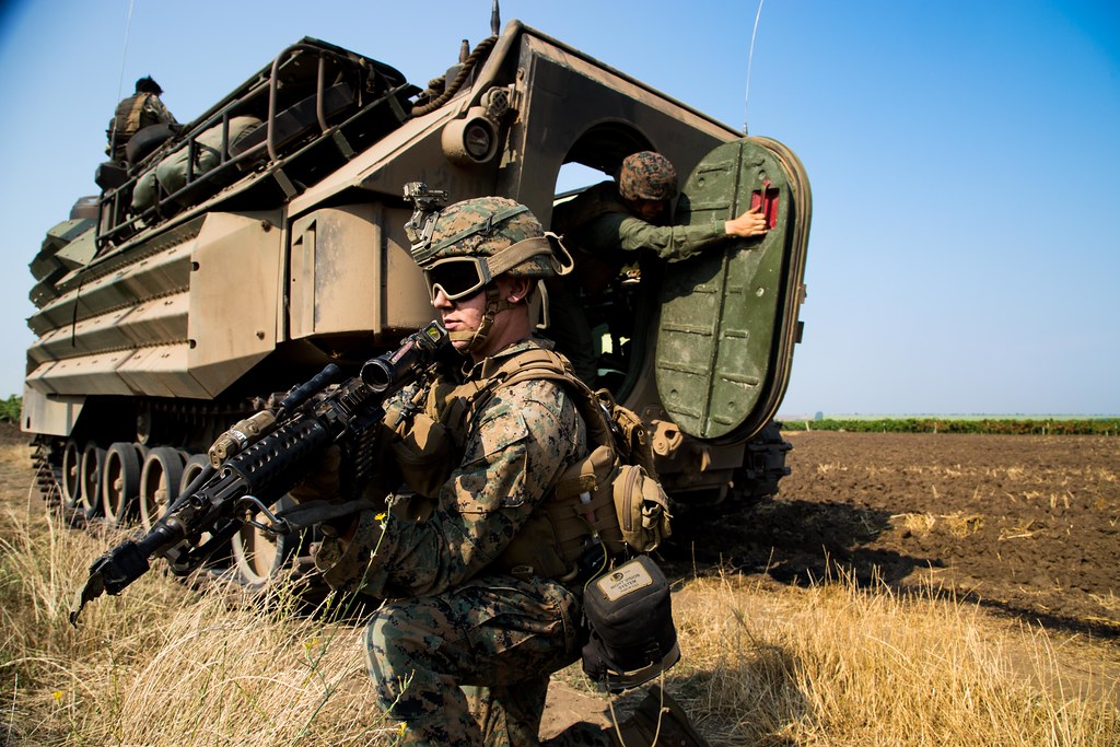 Ucraina: l’esercito russo invade il paese. Esplosioni e allarmi antiaerei a Kyiv. Putin: “Chi interferirà ne pagherà le conseguenze”