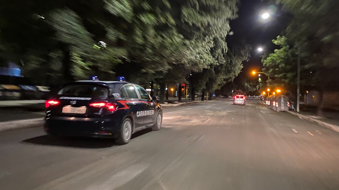 Roma – Donna rapinata con cocci di bottiglia 