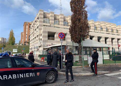 Roma: un uomo spara a una riunione a Fidene. Tre vittime e vari feriti