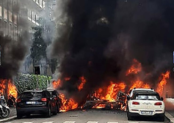 Incendio a Milano, esplode un furgone carico di bombole