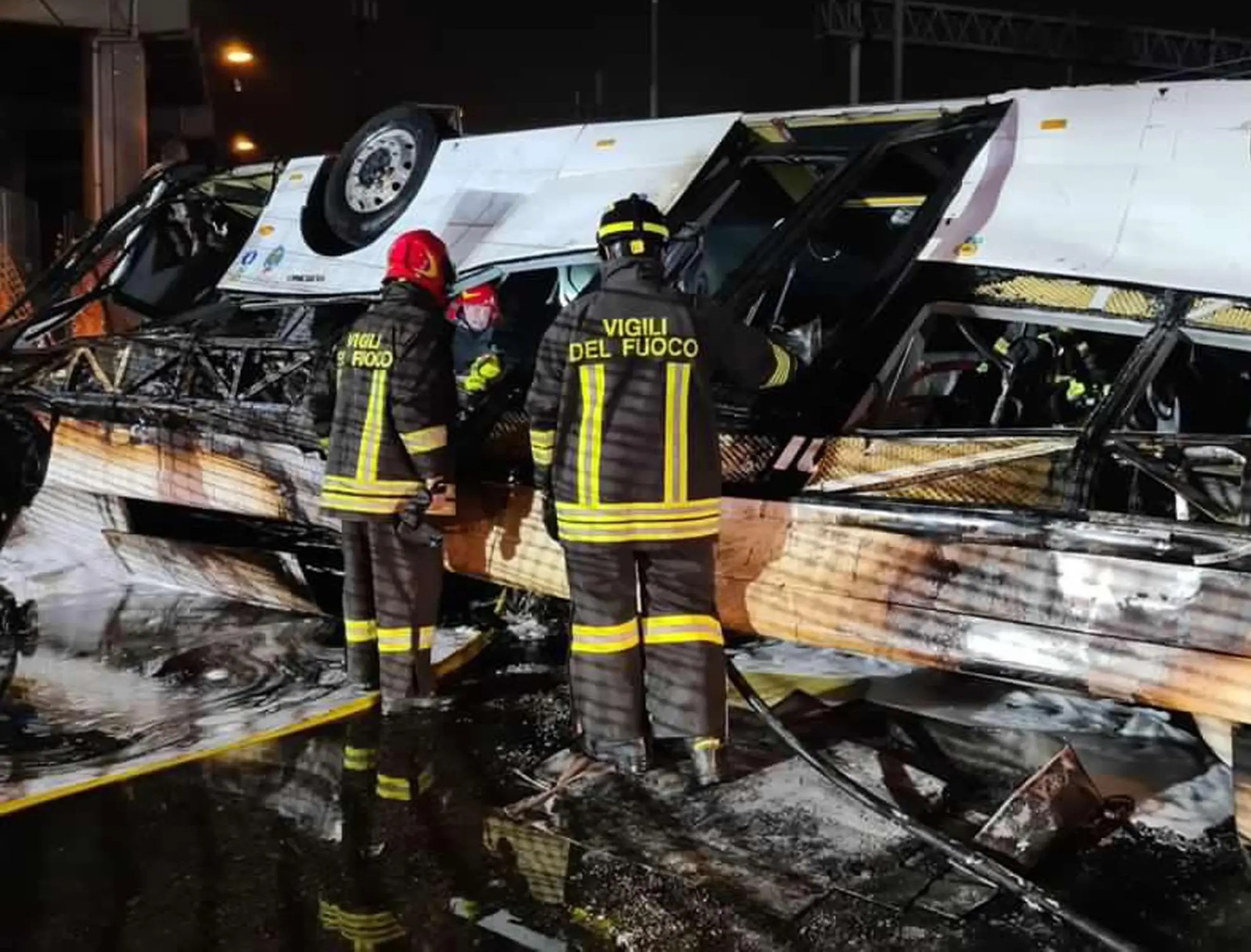 Mestre: precipita pullman. 21 morti e 15 feriti