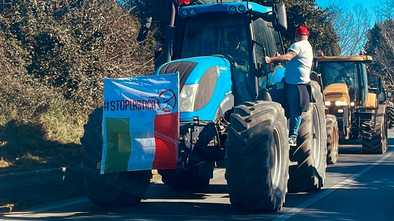 Agricoltori: continua la protesta. Ritirata proposta sui pesticidi