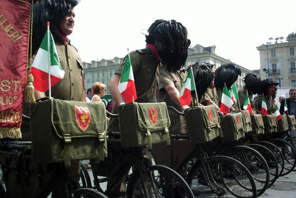 Ascoli: Giorgia Meloni al raduno dei bersaglieri