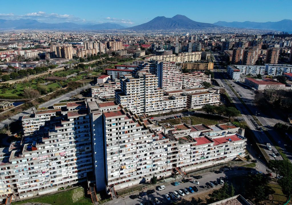 Napoli: crolla il ballatoio della Vela di Scampia. 2 morti e 13 feriti