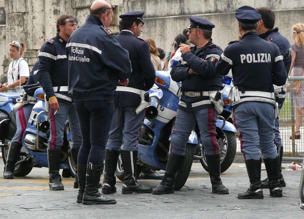 Il Consiglio europeo accusa la Polizia italiana di razzismo. La reazione della politica